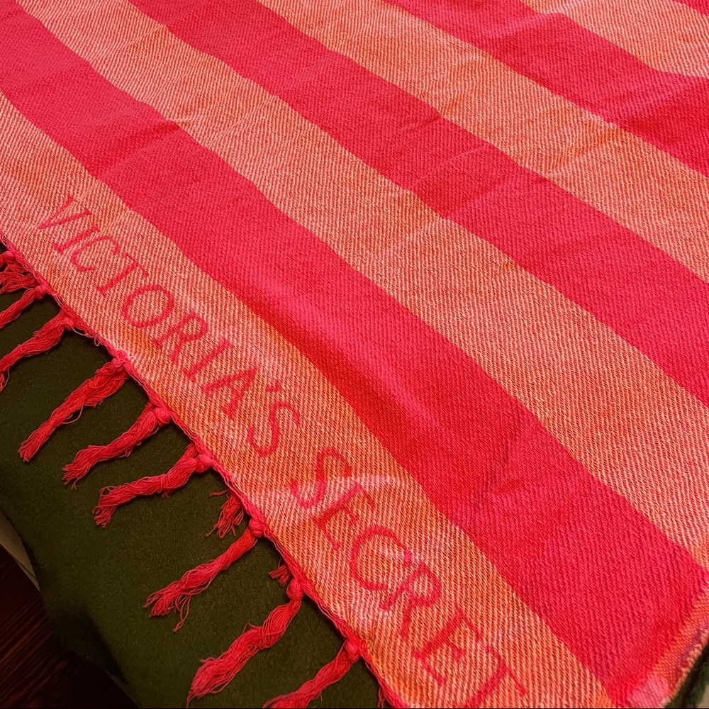 Victoria’s Secret Beach Blanket - Picture 4 of 9